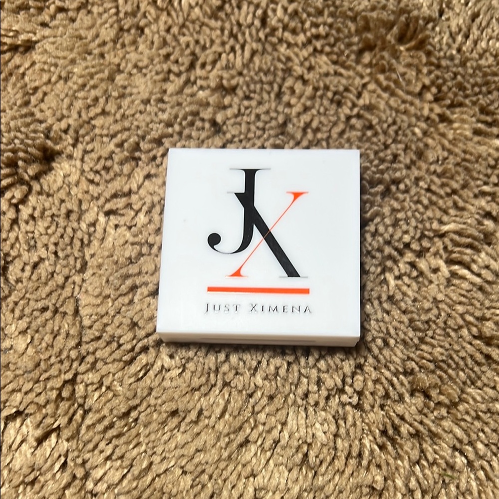 🟨 $5 Just Ximena Satin Sand Highlighter - NEW